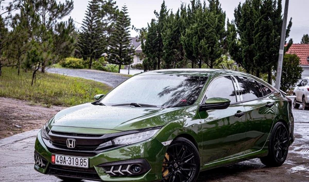 Vận hạn và may mắn của tuổi Canh Thân 1980 trong năm Giáp Thìn 2025 Xe Honda Civic ngoại thất xanh lá