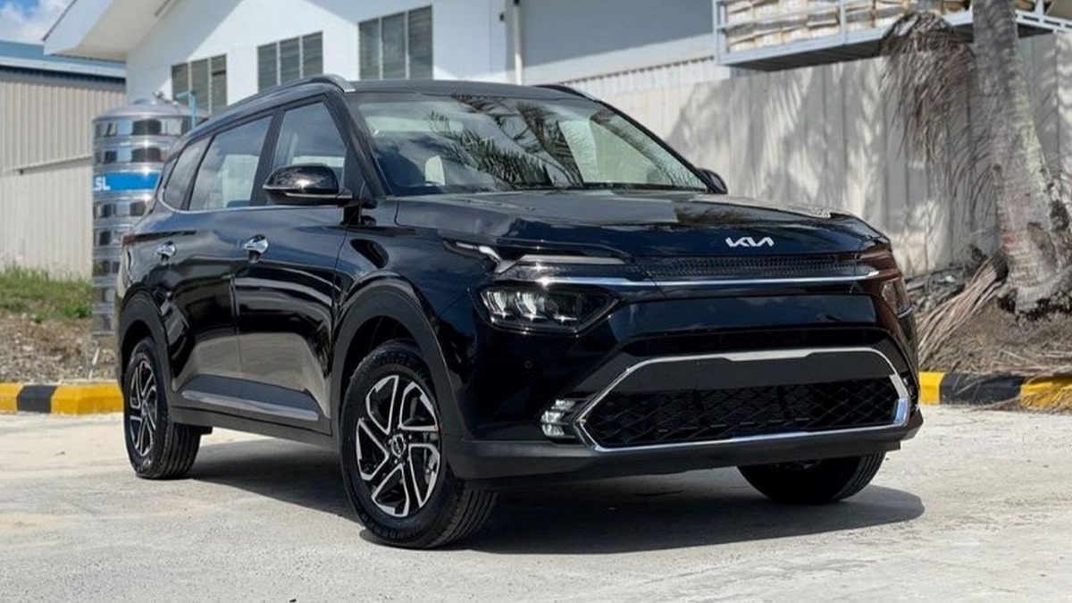 Vận hạn và may mắn tử vi tuổi Kỷ Tỵ 1989 trong năm Giáp Thìn 2025 Xe Kia Carens ngoại thất đen