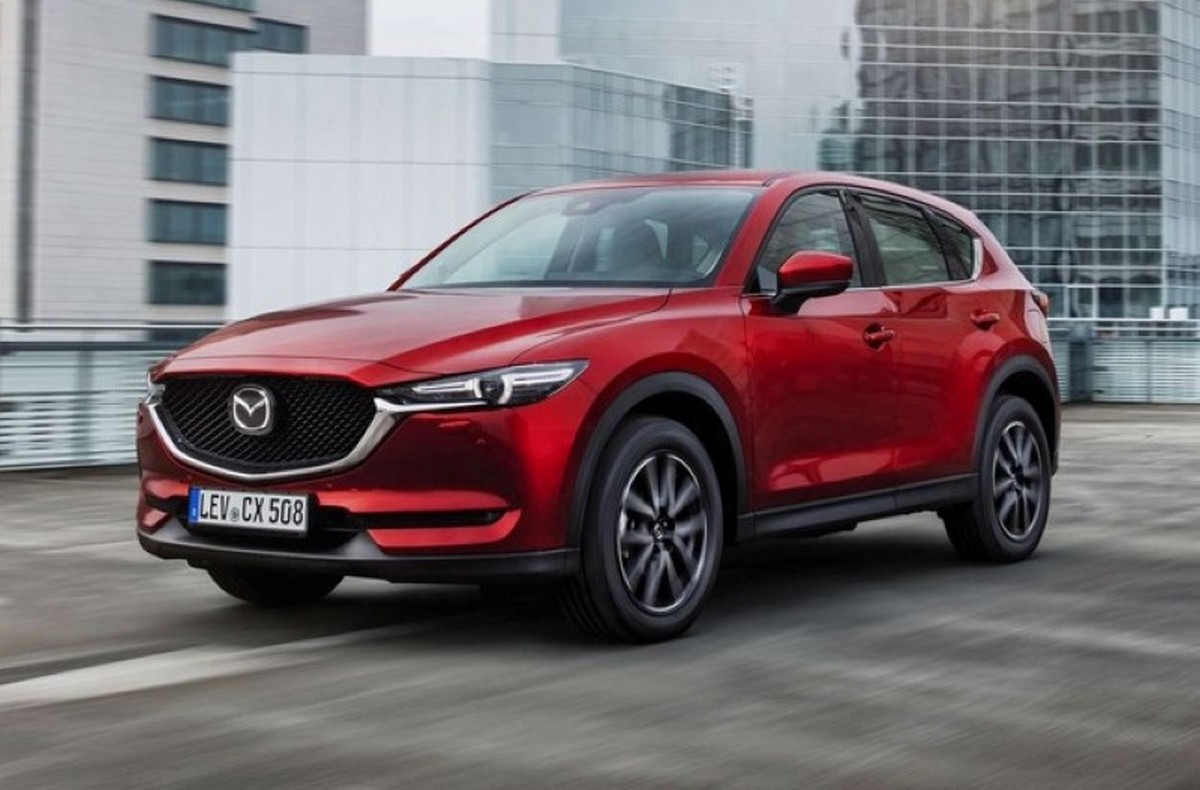 Vận hạn và may mắn tử vi tuổi Kỷ Mão 1999 trong năm Giáp Thìn 2025 Xe Mazda CX-5 ngoại thất đỏ