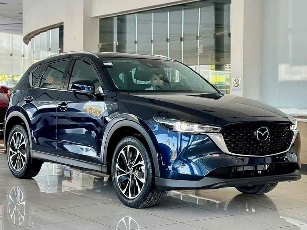 Vận hạn và may mắn của tuổi Nhâm Tý 1972 trong năm Giáp Thìn 2025 Xe ô tô Mazda CX-5 ngoại thất xanh