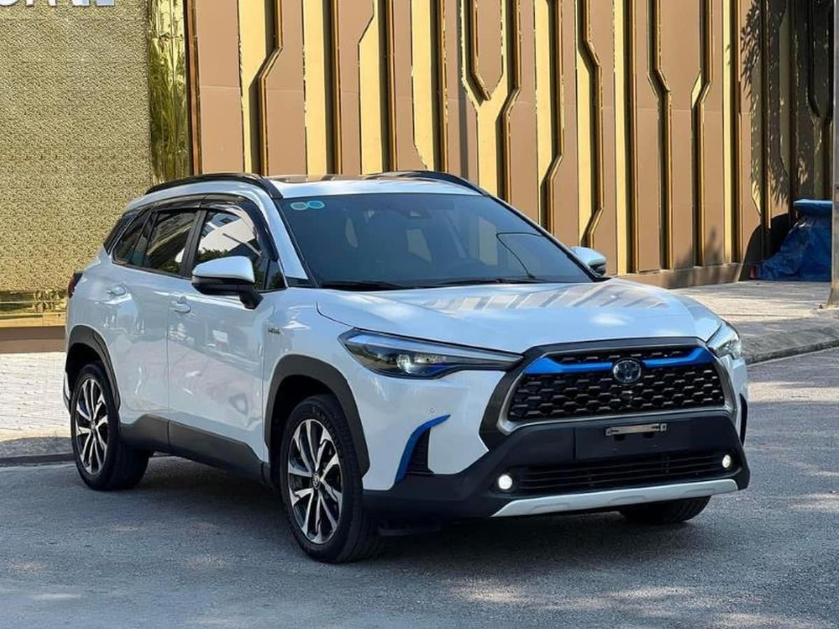 Vận hạn và may mắn tử vi tuổi Đinh Sửu 1997 trong năm Giáp Thìn 2025 Xe Toyota Corolla Cross ngoại thất trắng