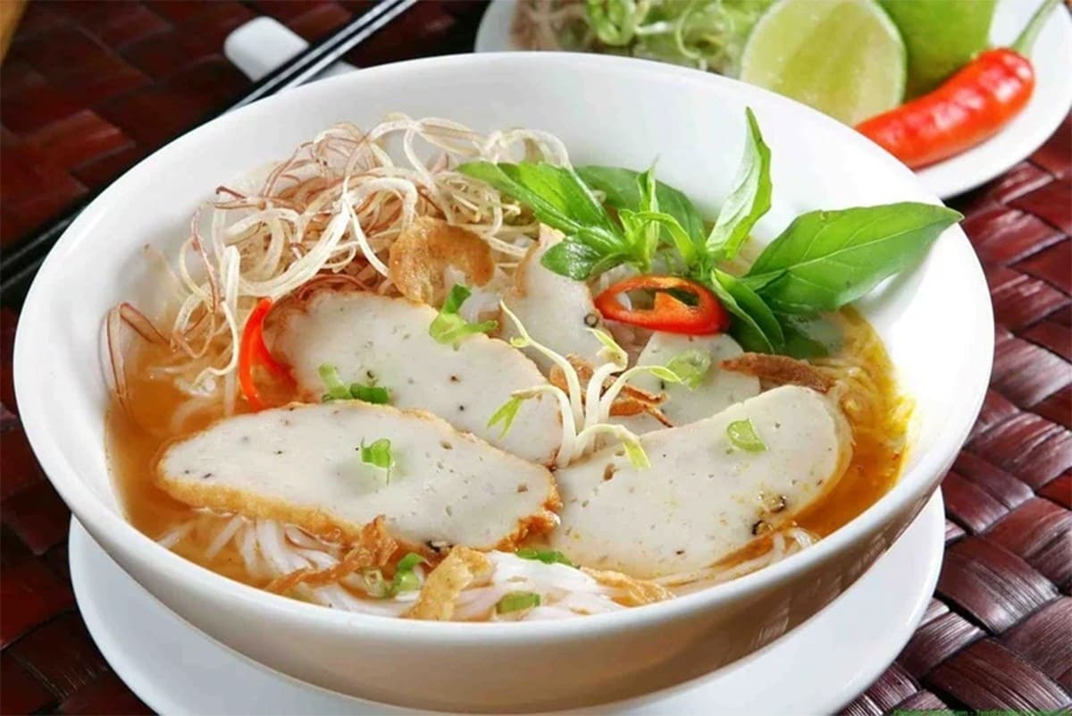 Du lịch biển Ninh Thuận: Khám phá vùng Đất Của Nắng Và Gió Bánh canh chả cá