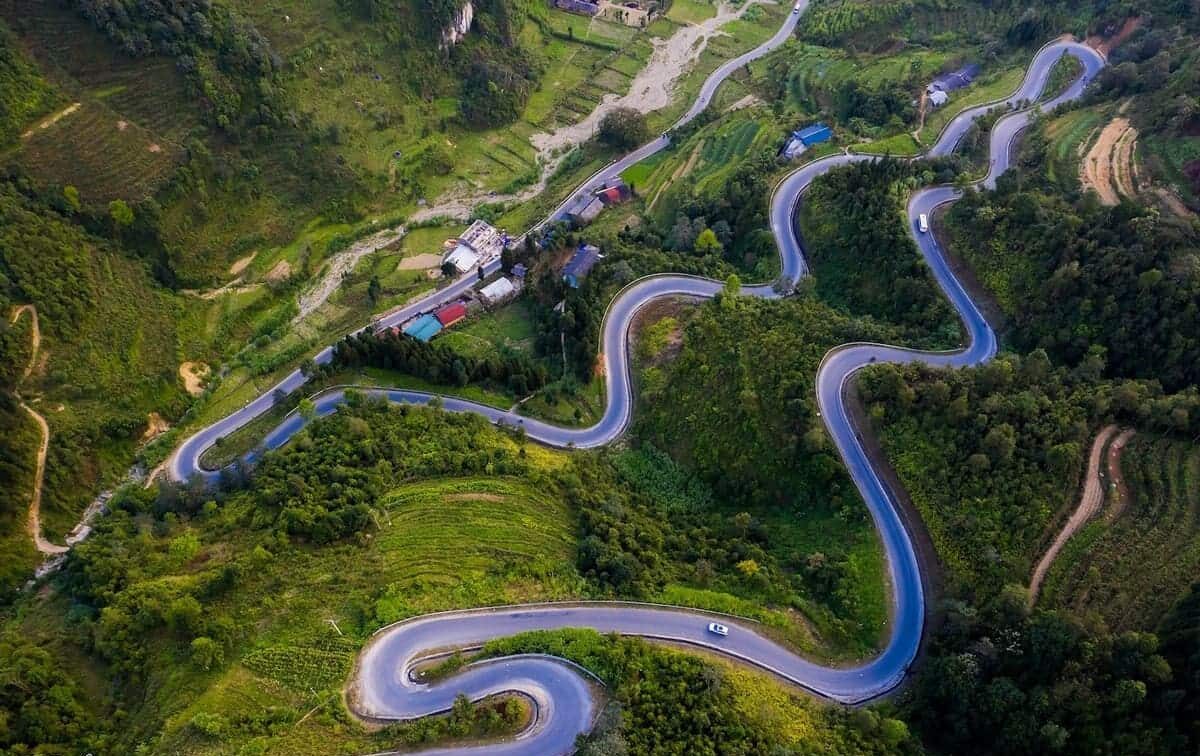 Khám Phá Du Lịch Đồng Văn Và Chuẩn Bị Hành Trang Hoàn Hảo Với Phụ Kiện, Dịch Vụ Carpla Đèo Mã Pí Lèng