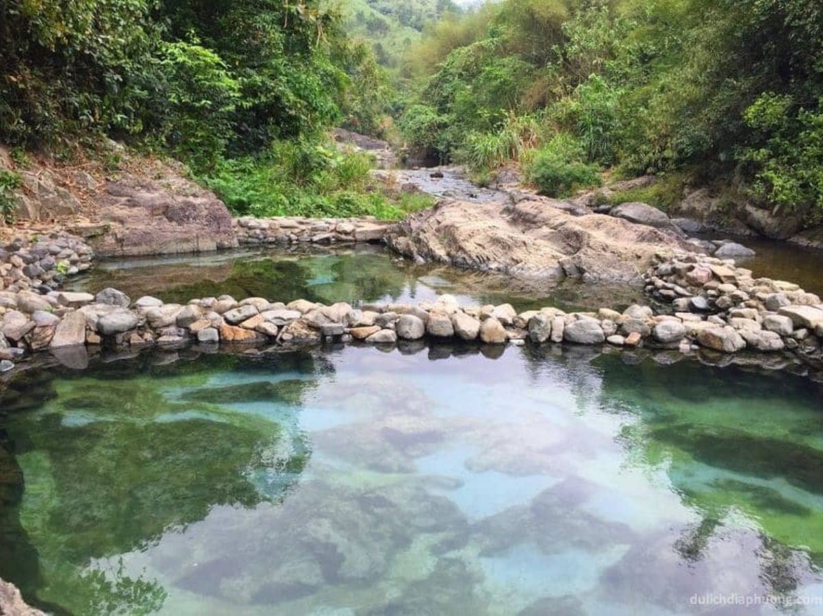 Khám Phá Du Lịch Sơn La Và Chuẩn Bị Hành Trang Hoàn Hảo Với Phụ Kiện Carpla Tắm suối nước nóng ở Sơn La