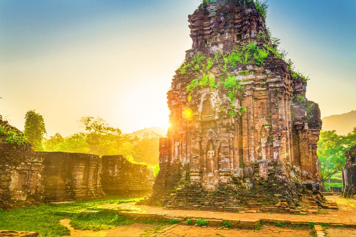 Khám Phá Du Lịch Quảng Nam Và Chuẩn Bị Hành Trang Hoàn Hảo Với Phụ Kiện Carpla Thánh địa Mỹ Sơn