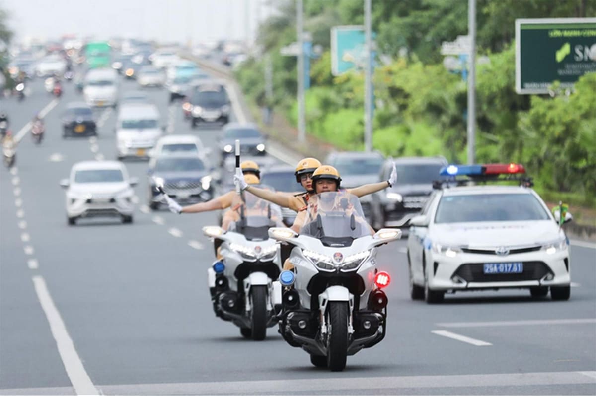 Không nhường đường cho xe quân đội làm nhiệm vụ có bị phạt không?