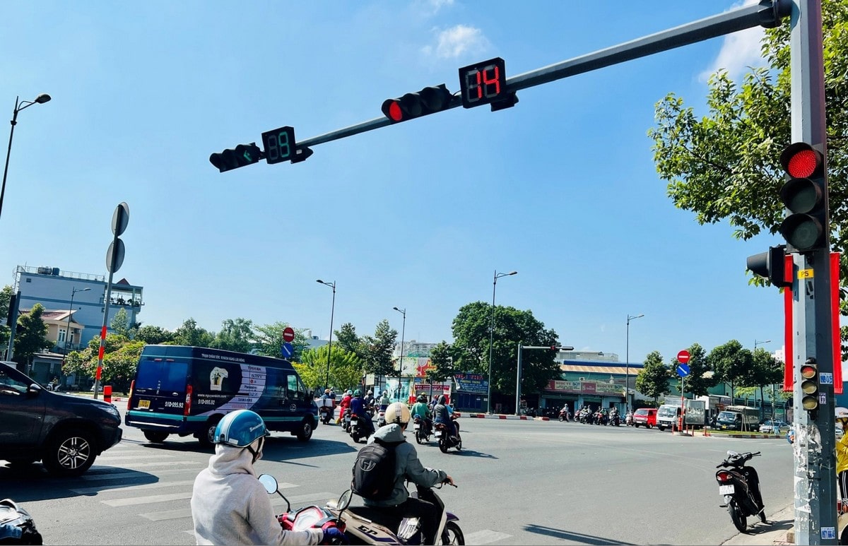Mức xử phạt nếu vi phạm quy định rẽ trái khi có đèn đỏ